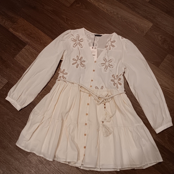 Zara White Long Sleeve Dress with Floral Accents - Picture 2 of 6